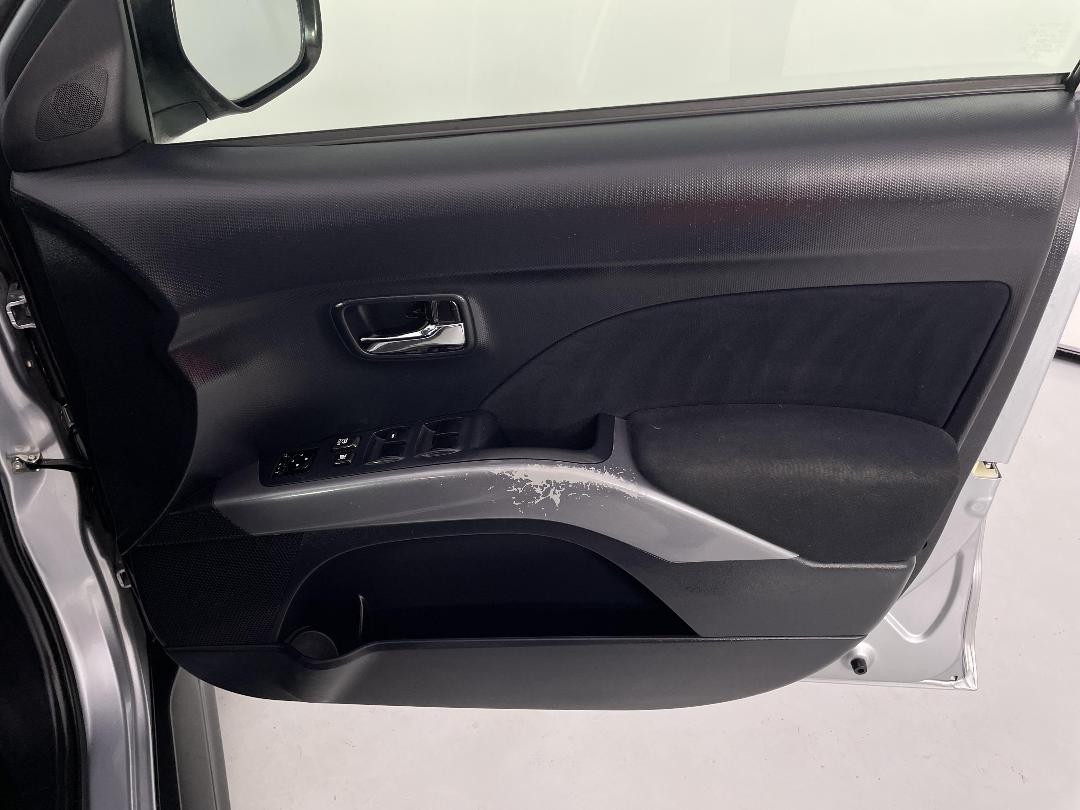 Photo '15' of Mitsubishi Outlander Photo '15' of Mitsubishi Outlander