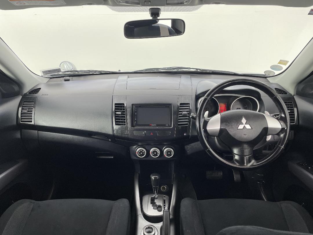 Photo '17' of Mitsubishi Outlander Photo '17' of Mitsubishi Outlander