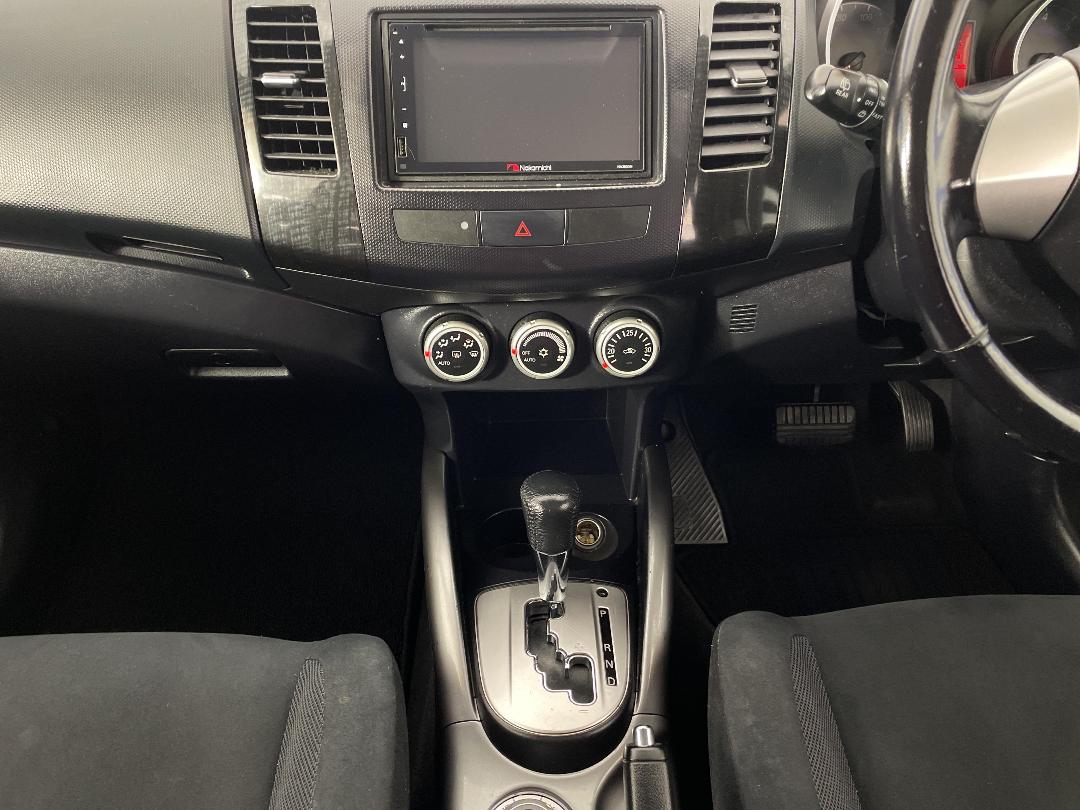 Photo '18' of Mitsubishi Outlander Photo '18' of Mitsubishi Outlander