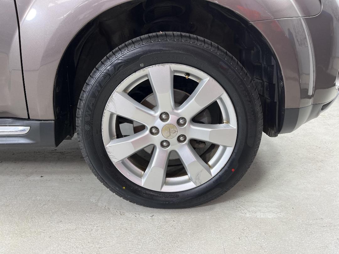 Photo '9' of Mitsubishi Outlander