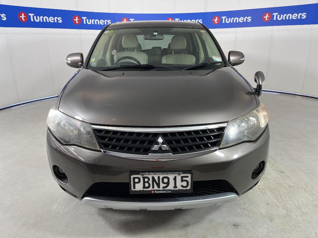 Photo '2' of Mitsubishi Outlander