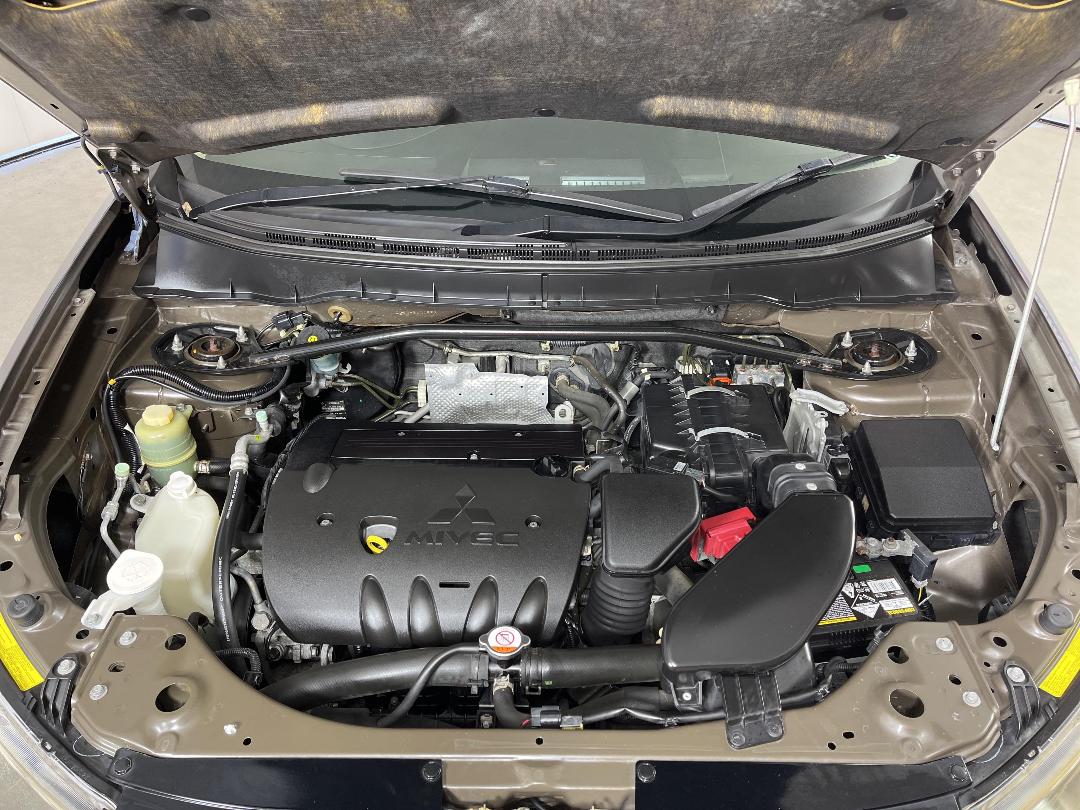 Photo '13' of Mitsubishi Outlander