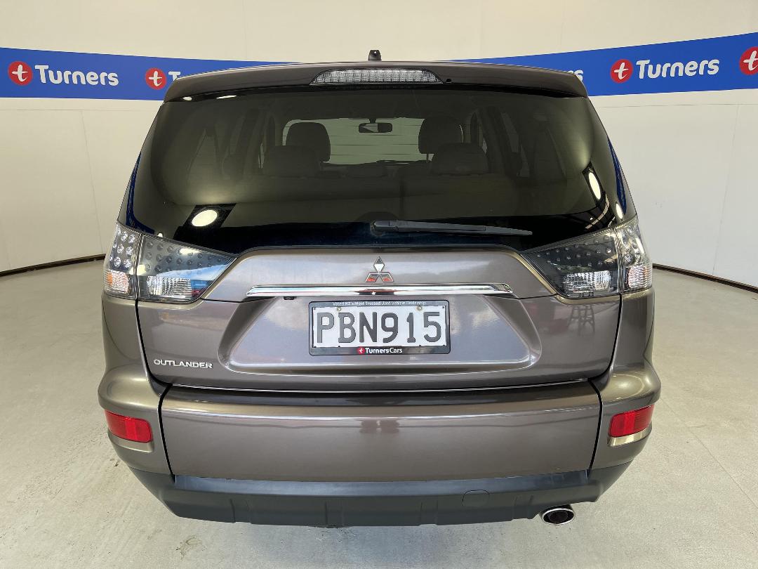 Photo '6' of Mitsubishi Outlander