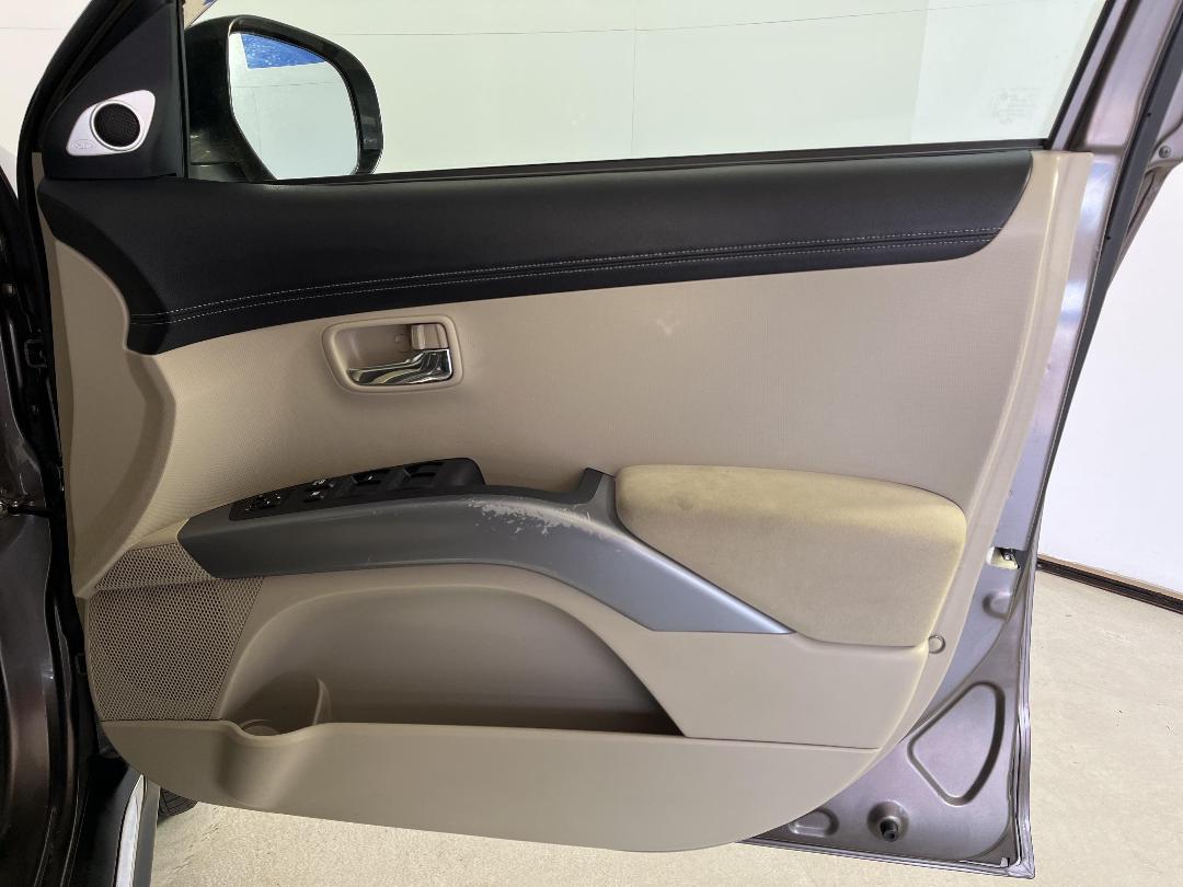 Photo '15' of Mitsubishi Outlander