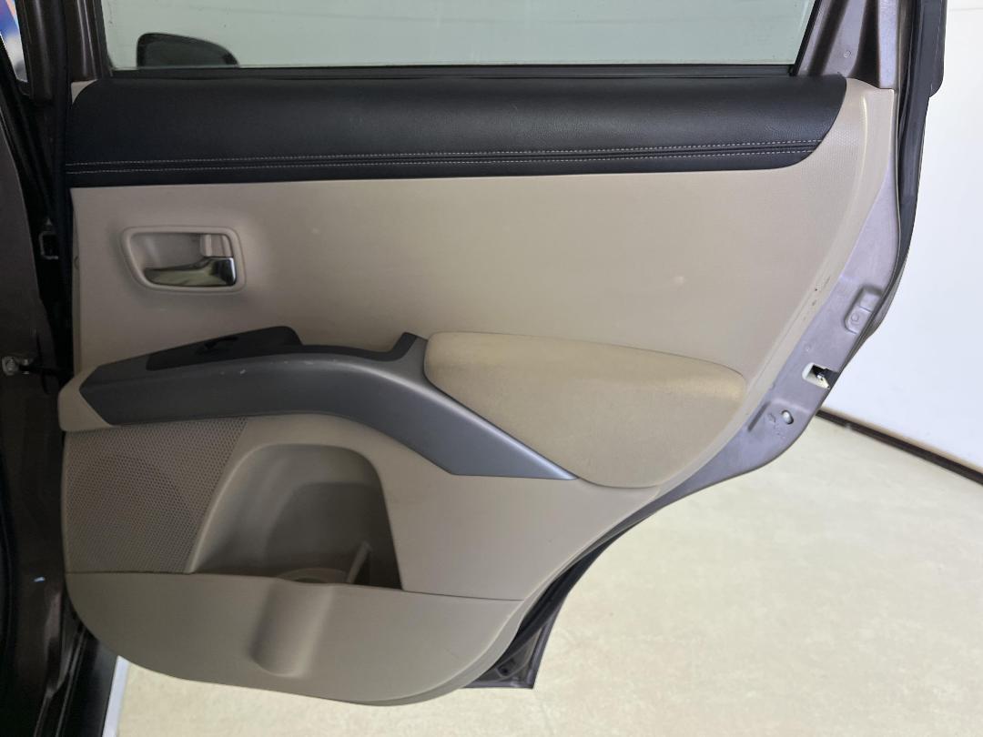 Photo '19' of Mitsubishi Outlander