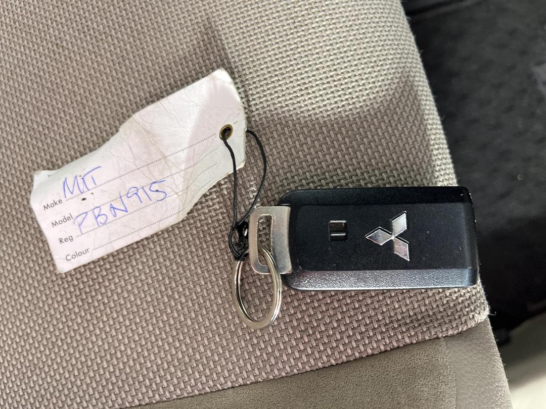 Photo '22' of Mitsubishi Outlander