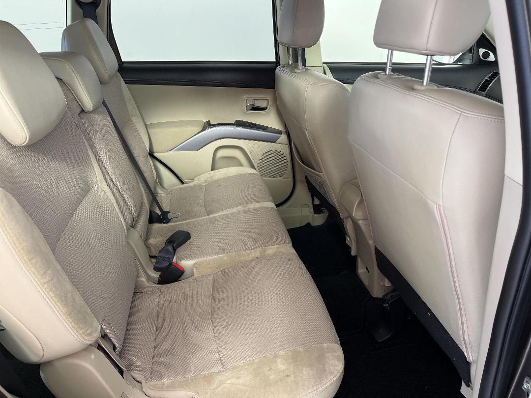 Photo '20' of Mitsubishi Outlander