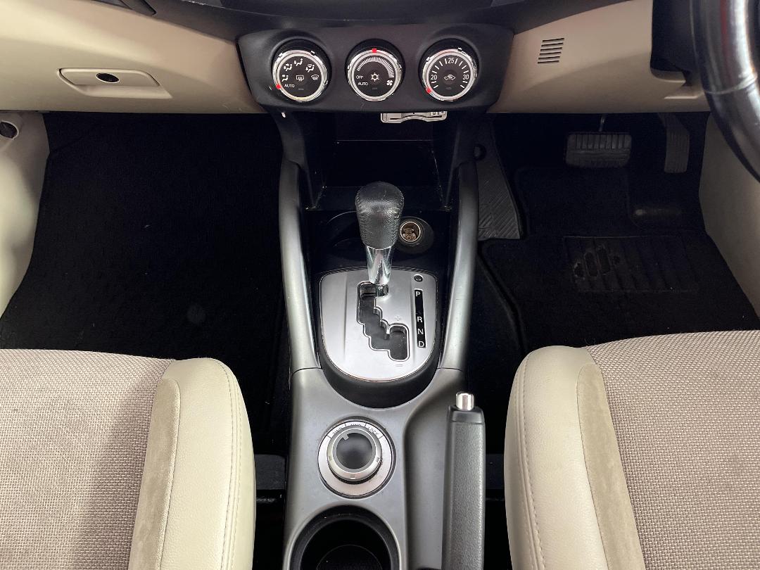 Photo '18' of Mitsubishi Outlander