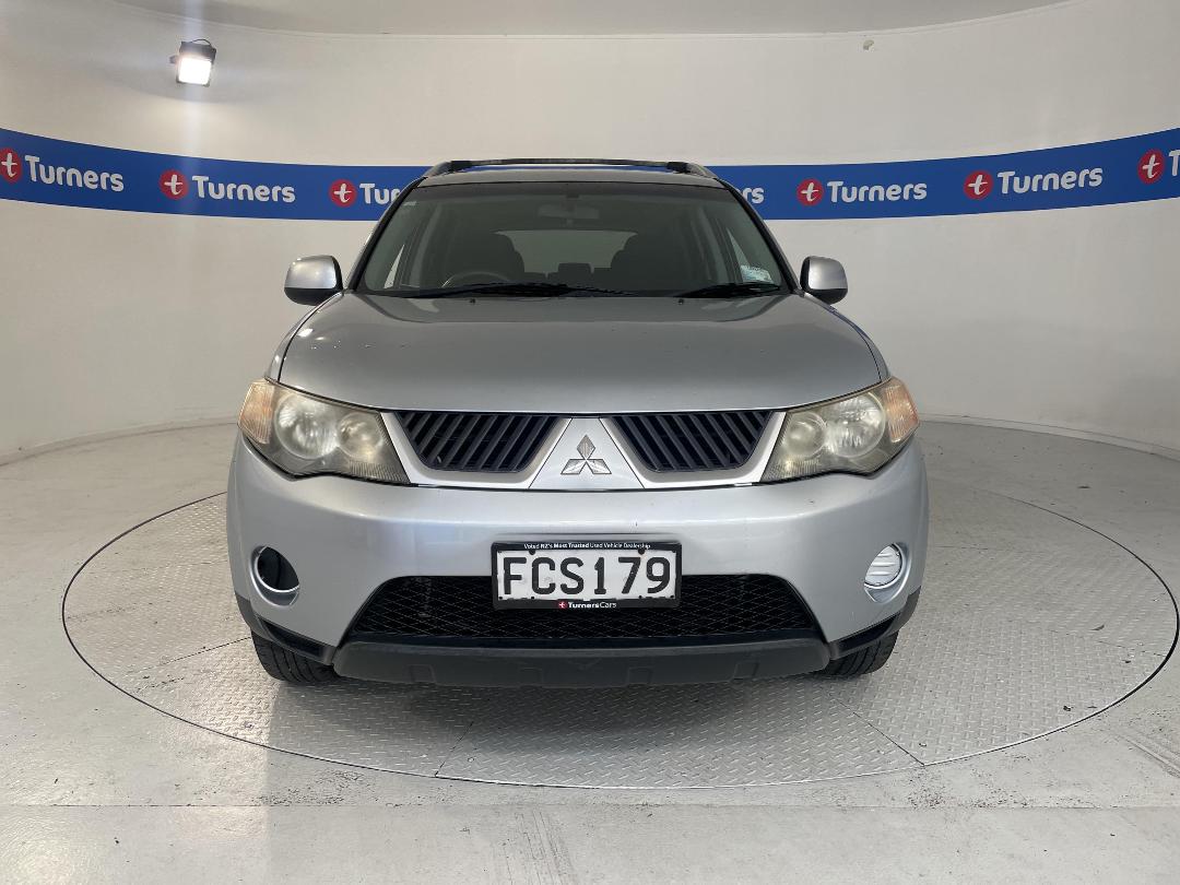 Photo '2' of Mitsubishi Outlander Photo '2' of Mitsubishi Outlander