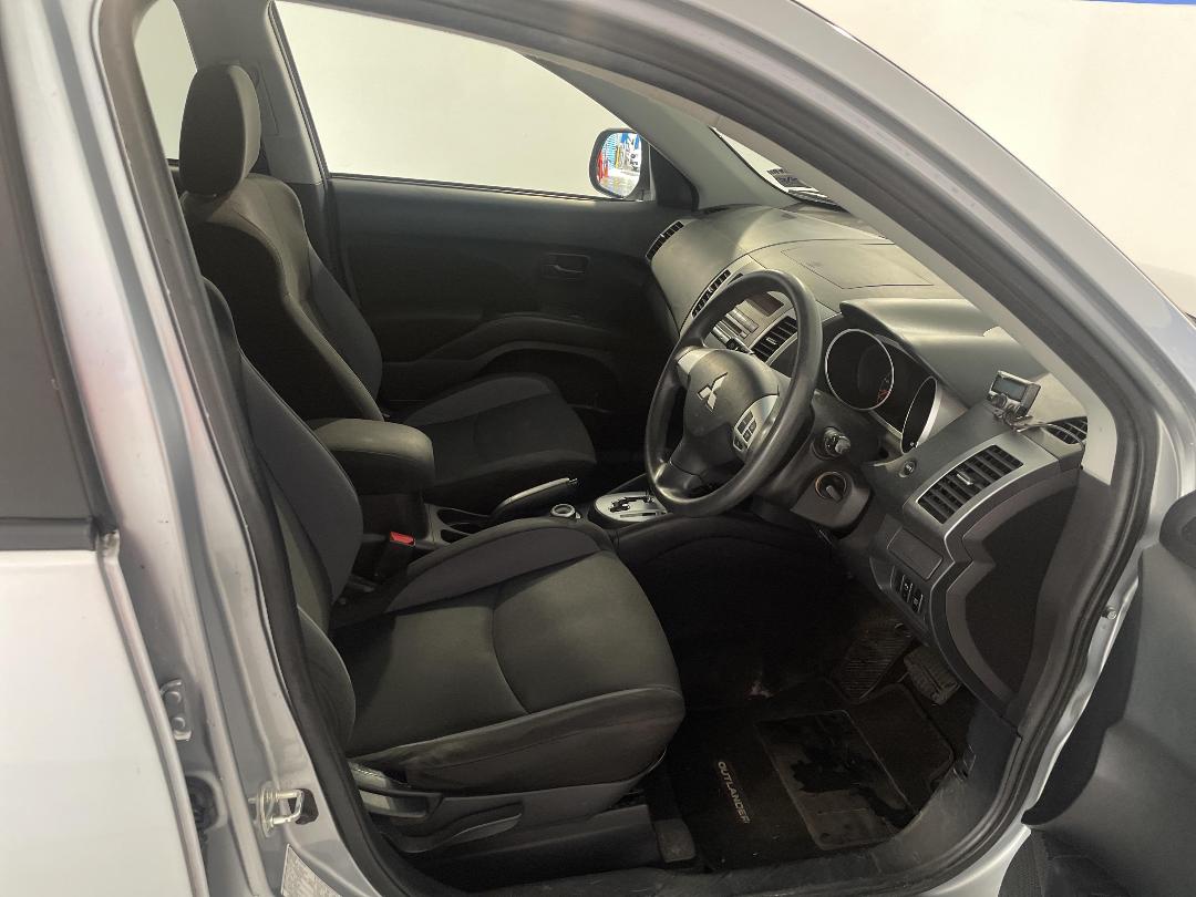 Photo '16' of Mitsubishi Outlander Photo '16' of Mitsubishi Outlander