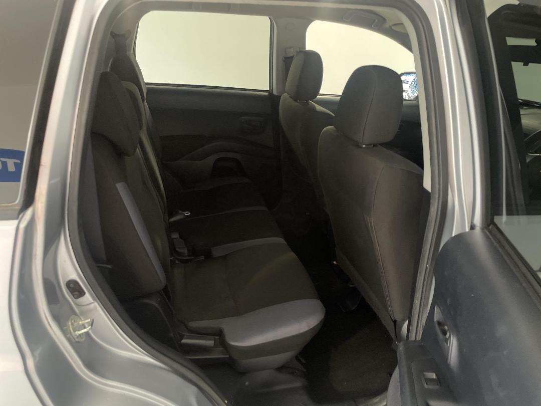 Photo '20' of Mitsubishi Outlander Photo '20' of Mitsubishi Outlander