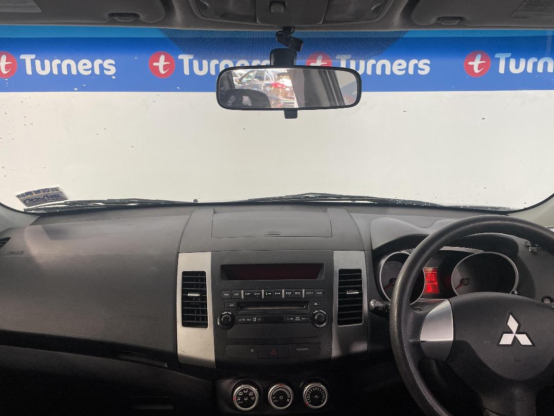 Photo '17' of Mitsubishi Outlander Photo '17' of Mitsubishi Outlander