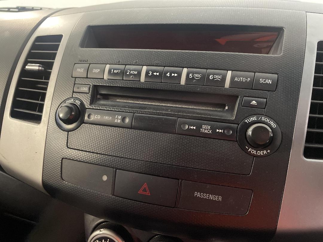 Photo '28' of Mitsubishi Outlander Photo '28' of Mitsubishi Outlander