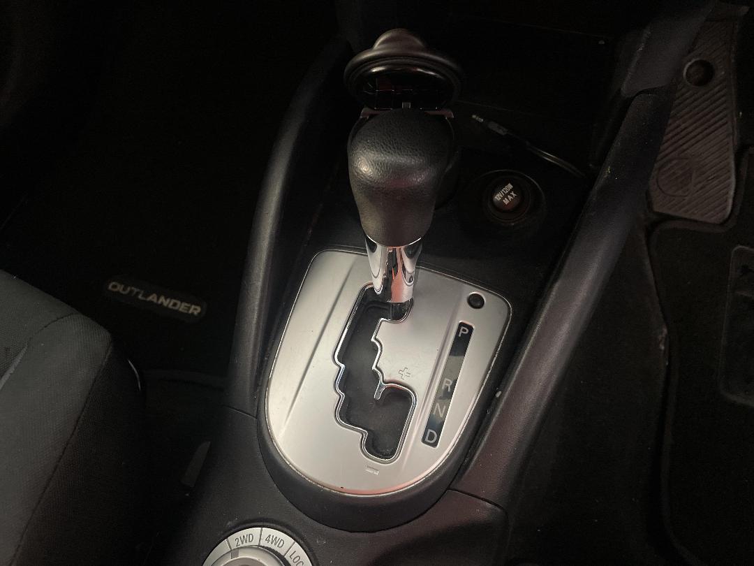 Photo '30' of Mitsubishi Outlander Photo '30' of Mitsubishi Outlander