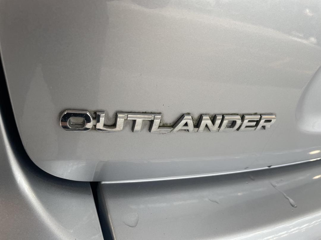 Photo '34' of Mitsubishi Outlander Photo '34' of Mitsubishi Outlander