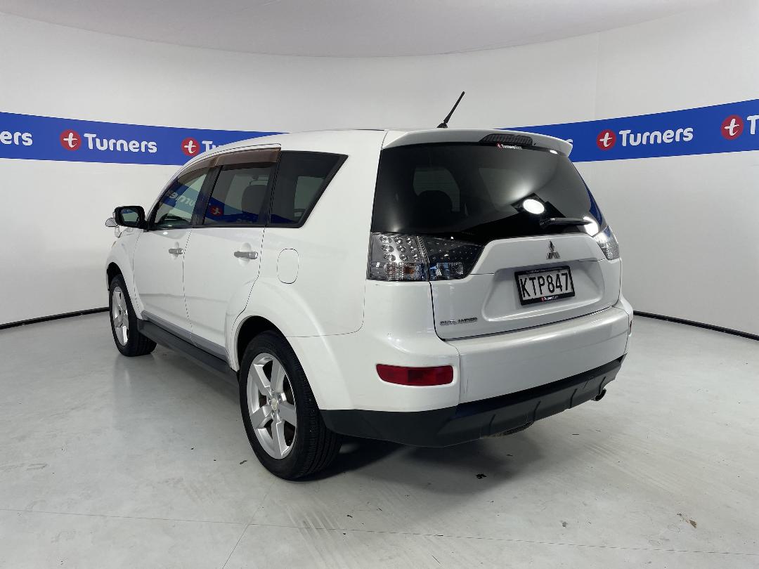 Photo '5' of Mitsubishi Outlander Photo '5' of Mitsubishi Outlander