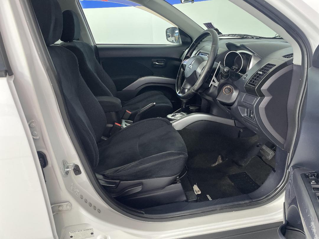 Photo '16' of Mitsubishi Outlander Photo '16' of Mitsubishi Outlander