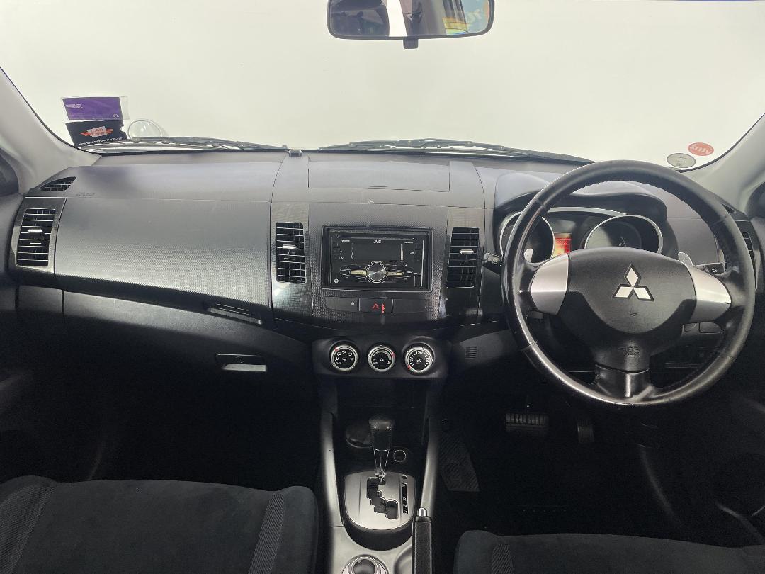 Photo '17' of Mitsubishi Outlander Photo '17' of Mitsubishi Outlander