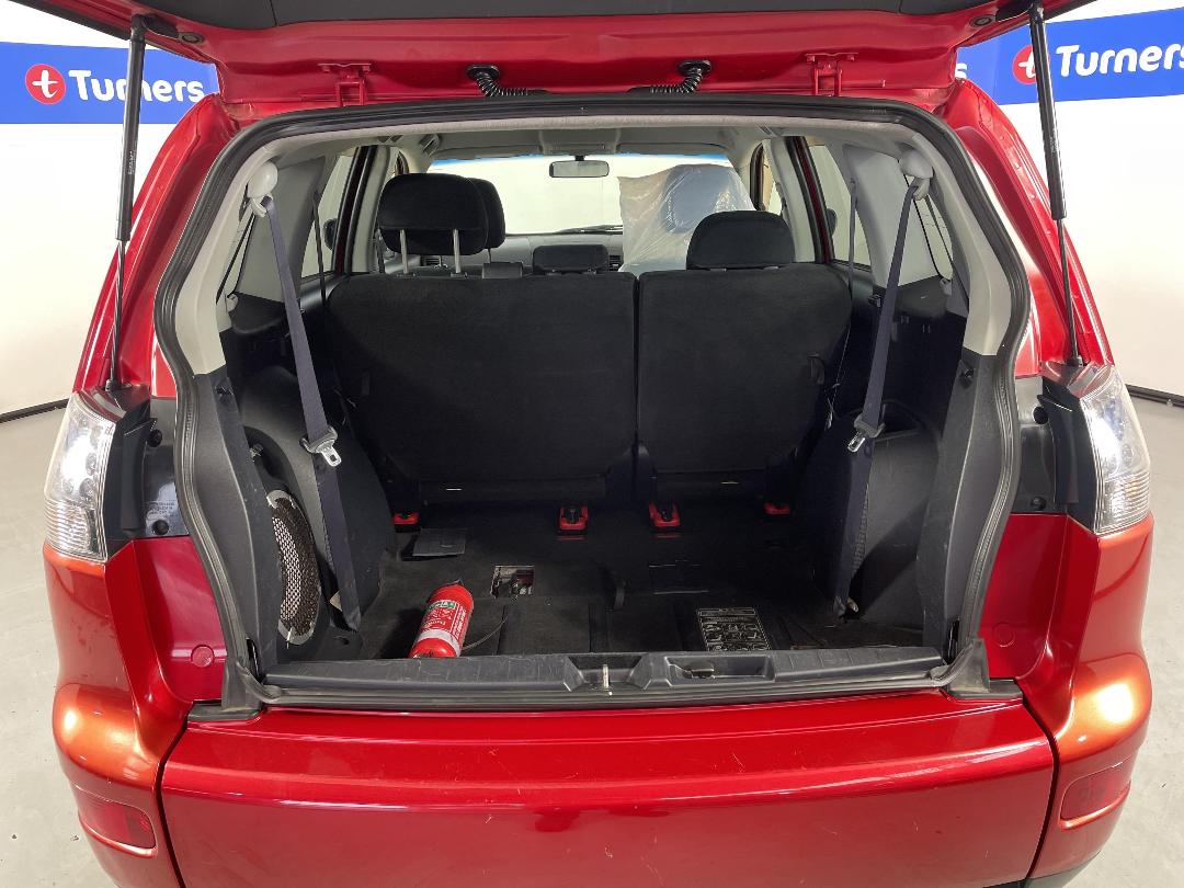 Photo '14' of Mitsubishi Outlander