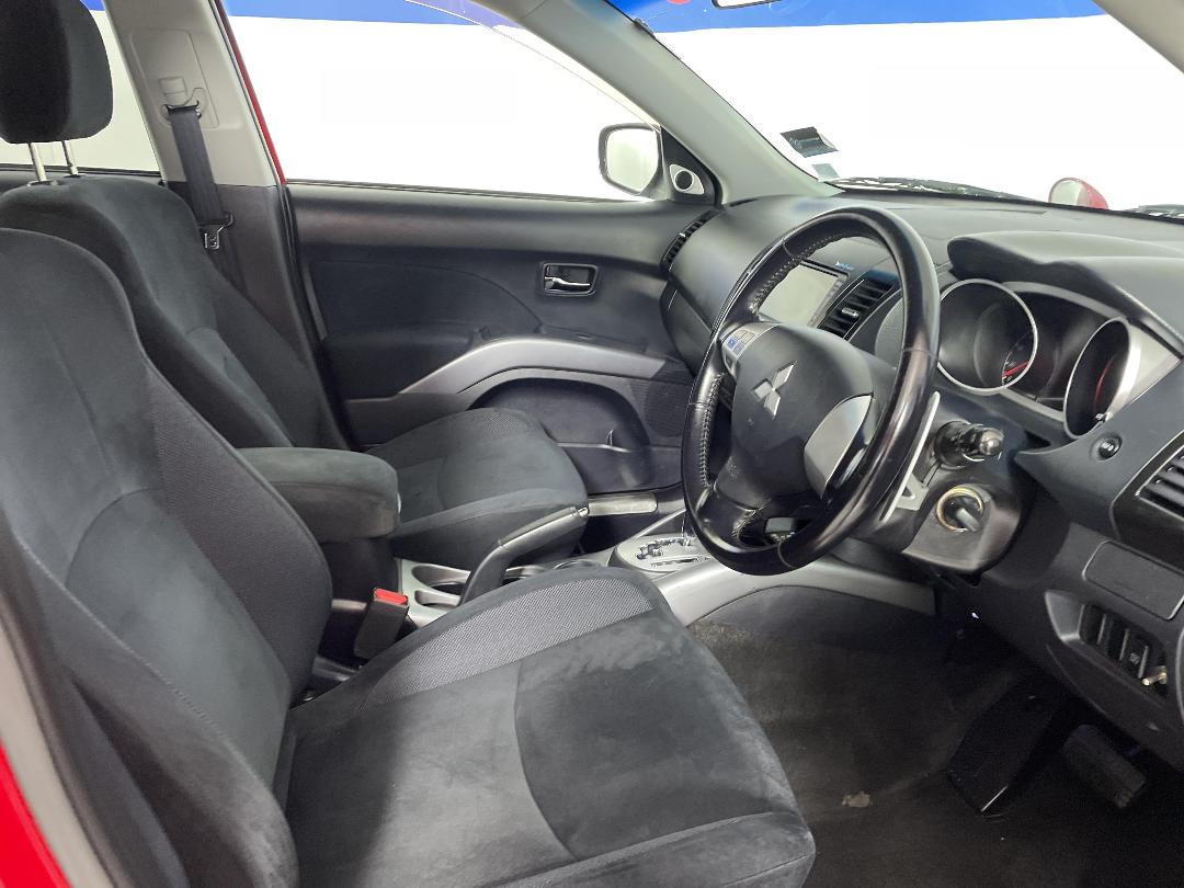 Photo '16' of Mitsubishi Outlander