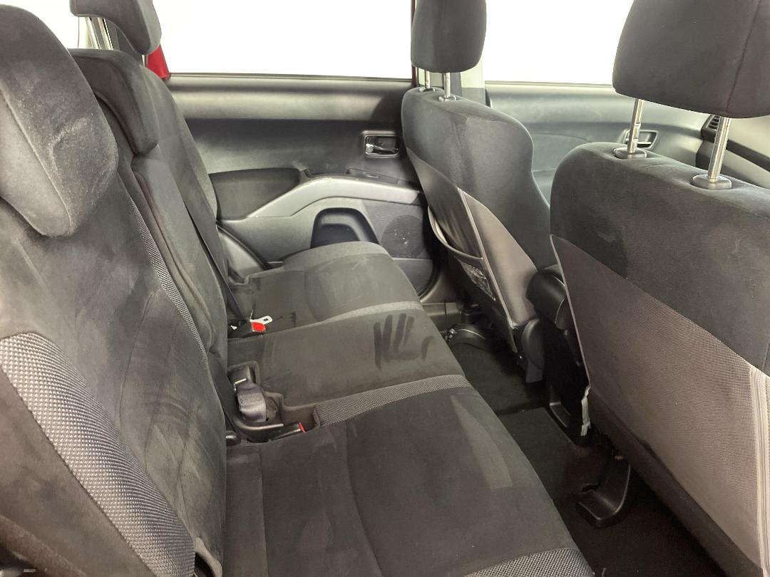 Photo '20' of Mitsubishi Outlander