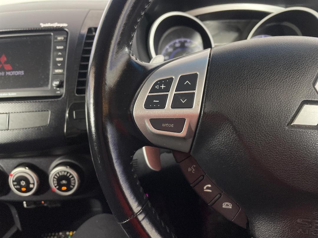 Photo '25' of Mitsubishi Outlander