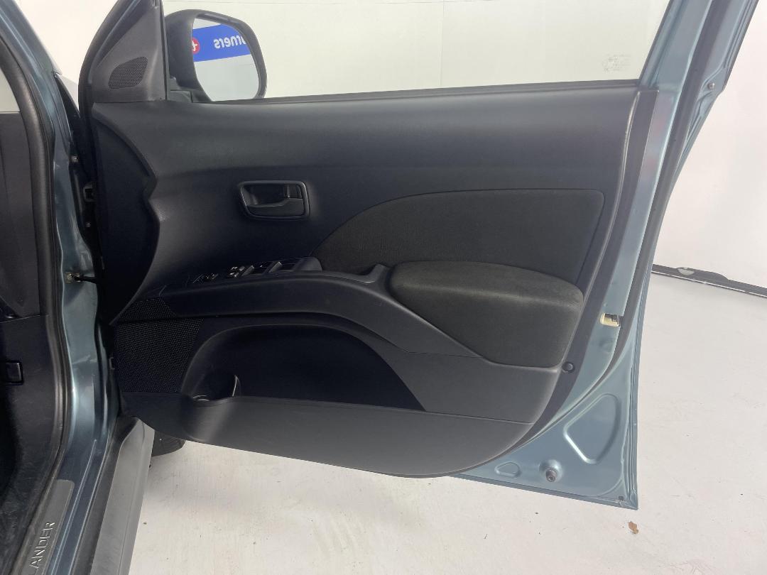 Photo '15' of Mitsubishi Outlander Photo '15' of Mitsubishi Outlander