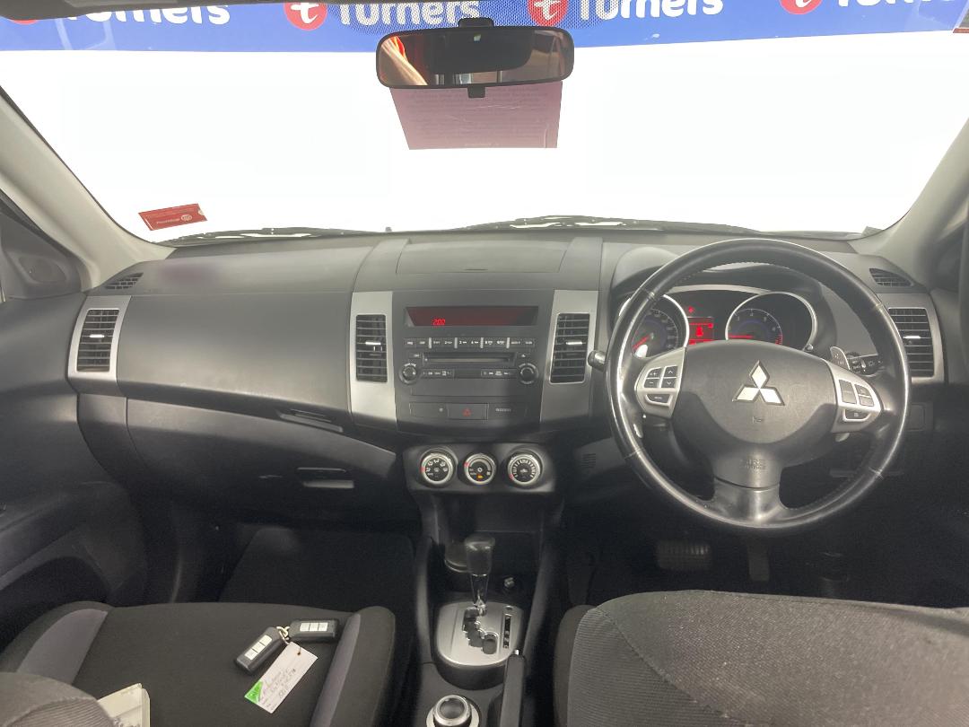 Photo '17' of Mitsubishi Outlander Photo '17' of Mitsubishi Outlander