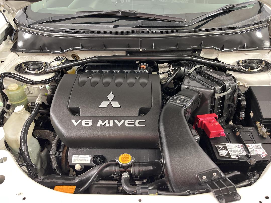 Photo '13' of Mitsubishi Outlander