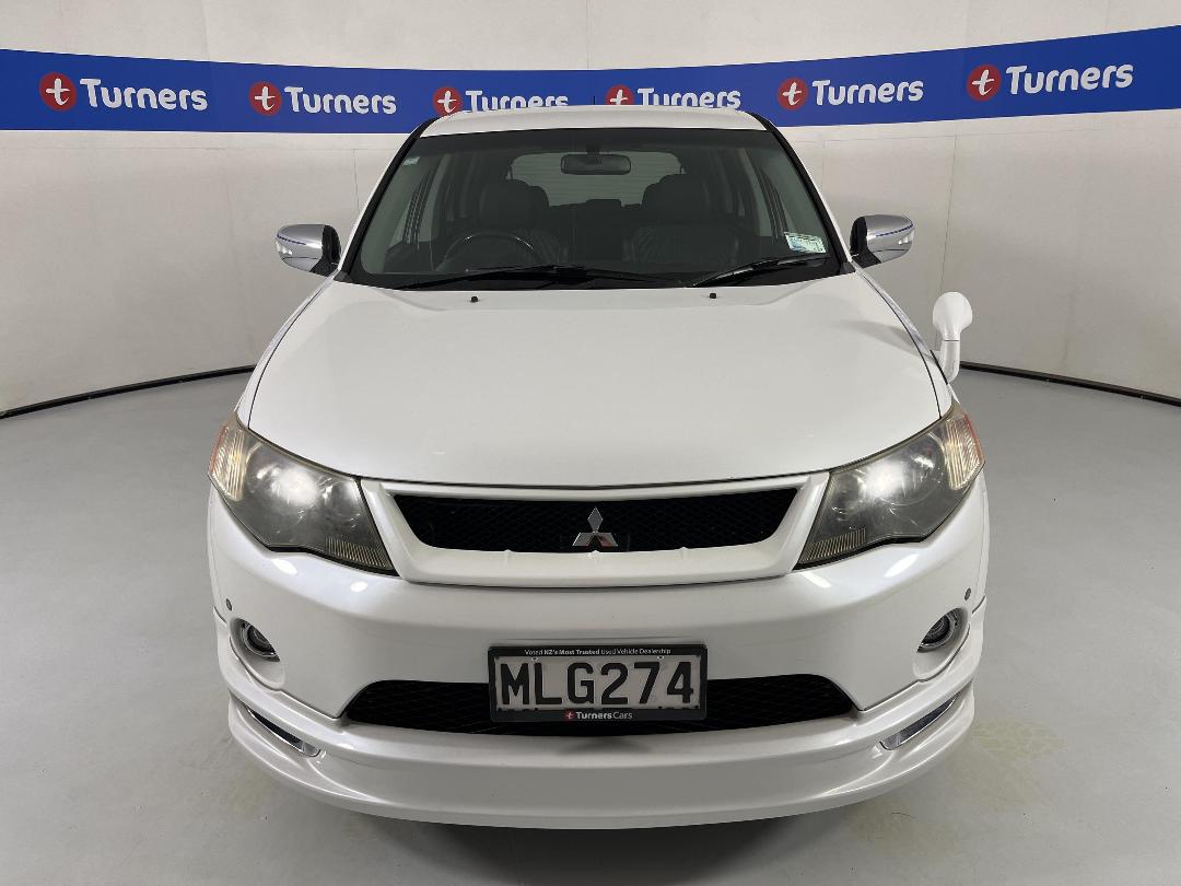 Photo '2' of Mitsubishi Outlander