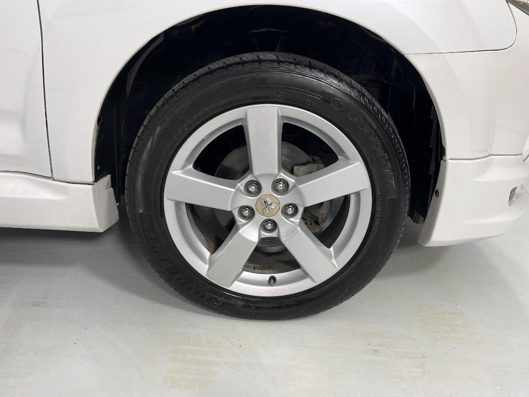 Photo '9' of Mitsubishi Outlander