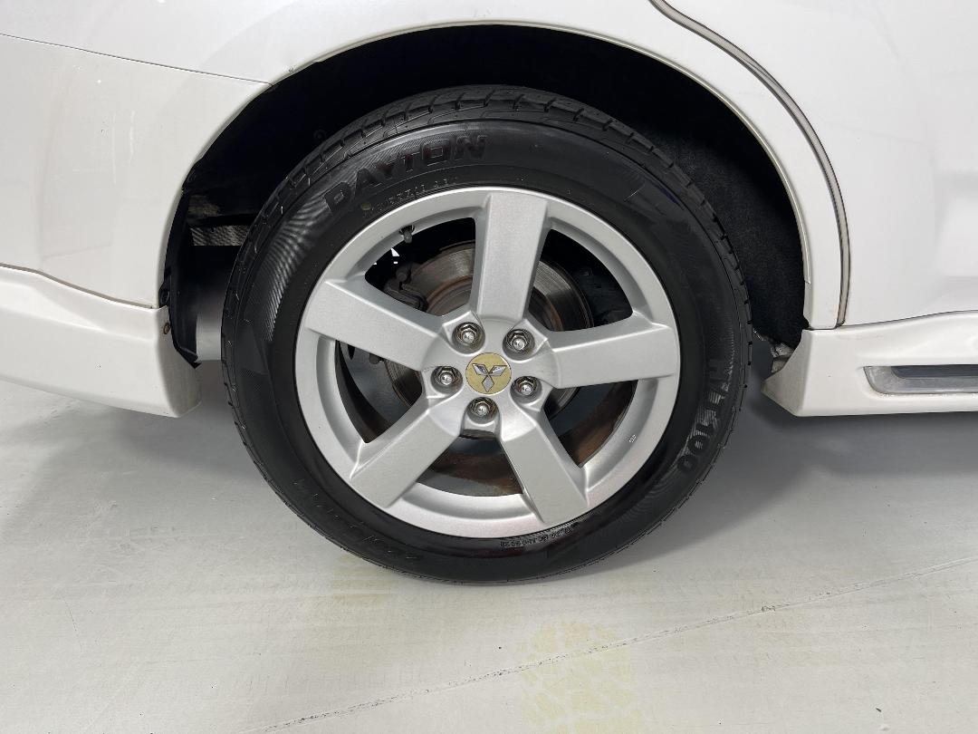 Photo '12' of Mitsubishi Outlander