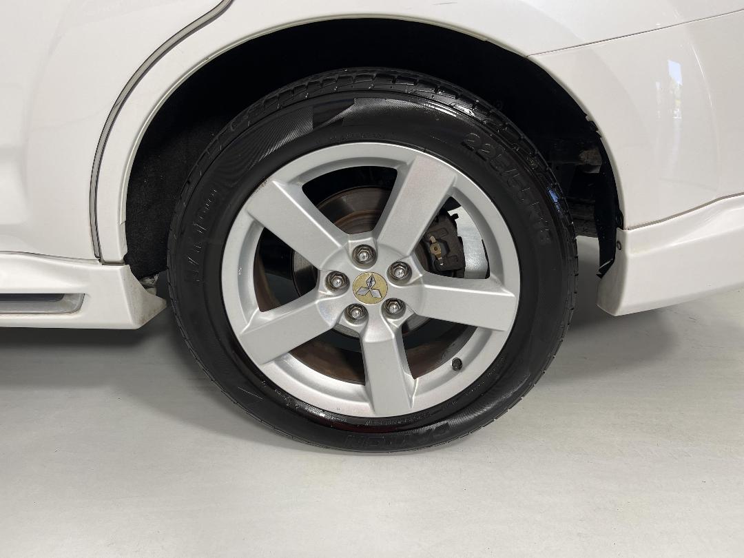 Photo '11' of Mitsubishi Outlander