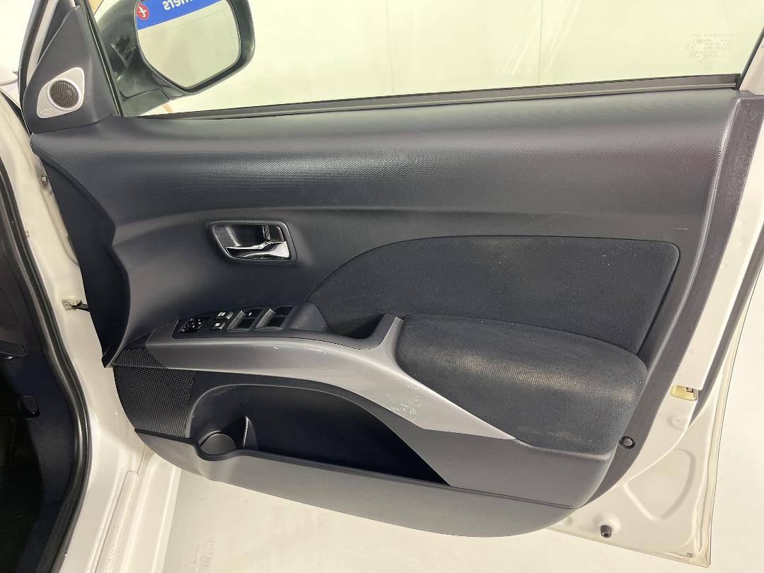 Photo '15' of Mitsubishi Outlander