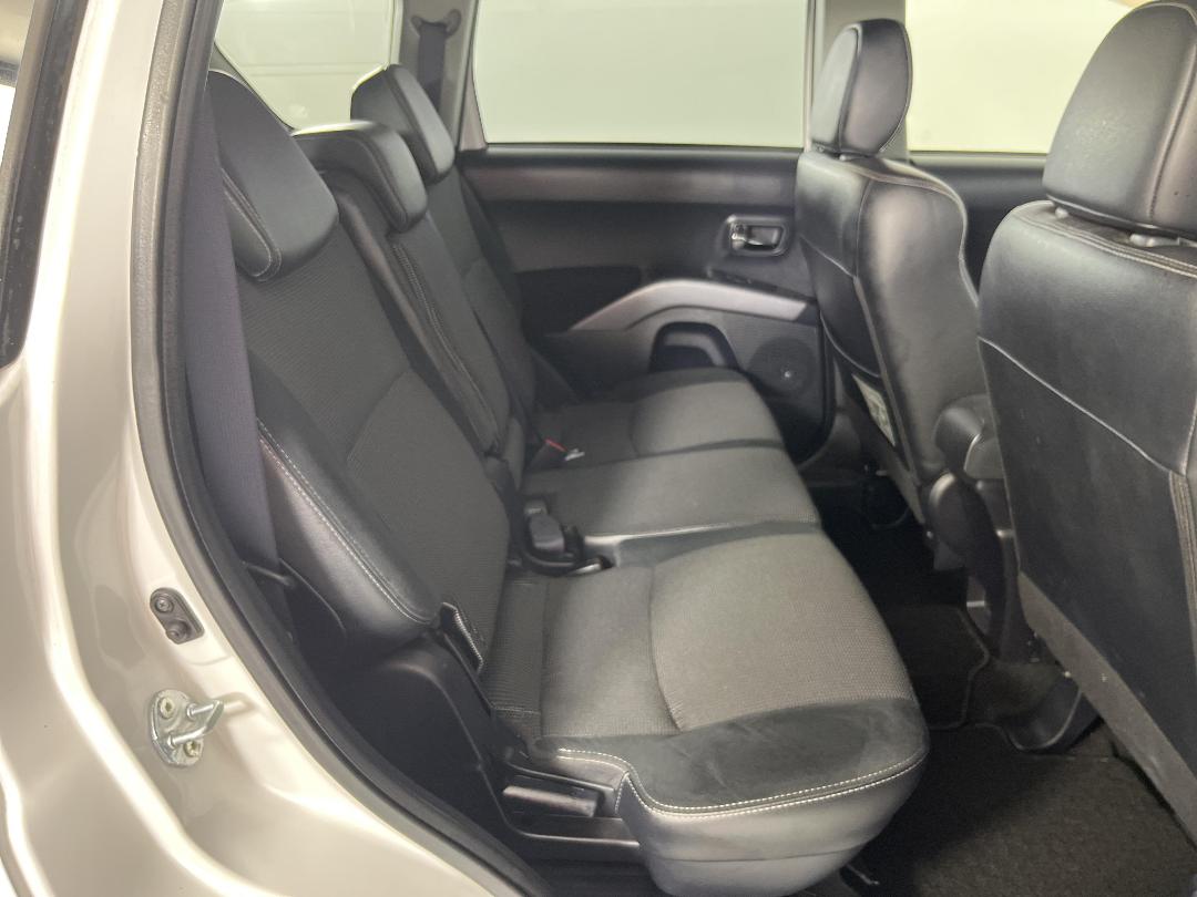 Photo '20' of Mitsubishi Outlander