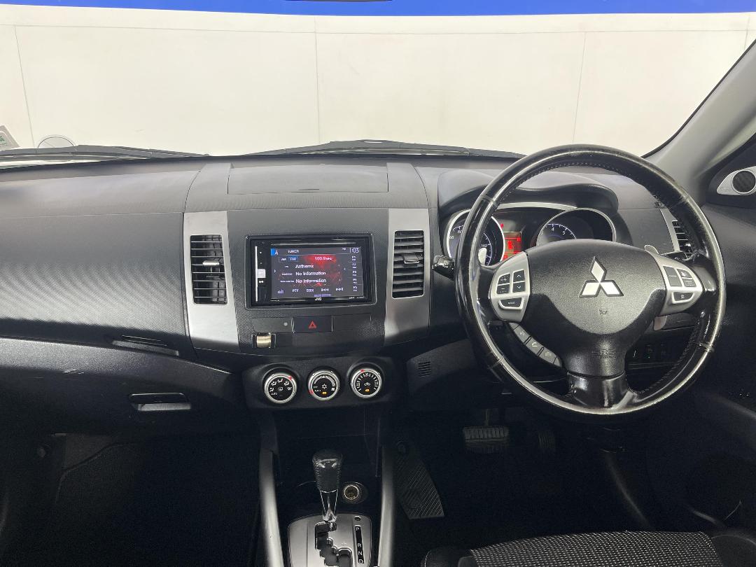 Photo '17' of Mitsubishi Outlander