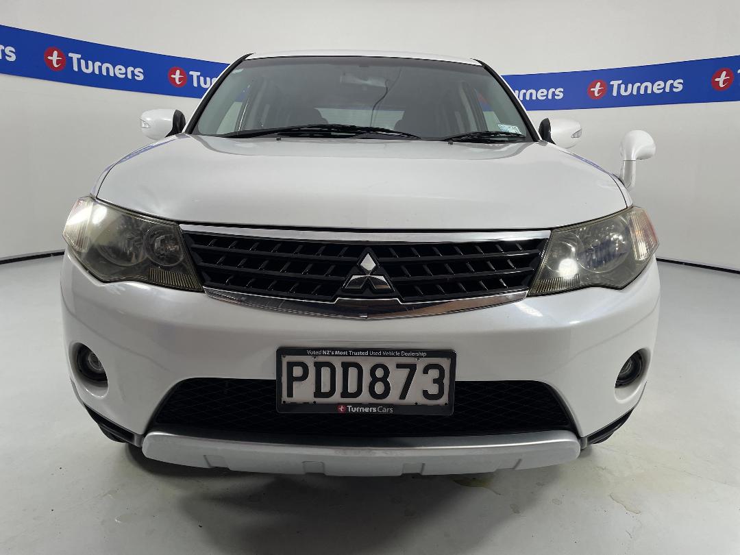 Photo '2' of Mitsubishi Outlander
