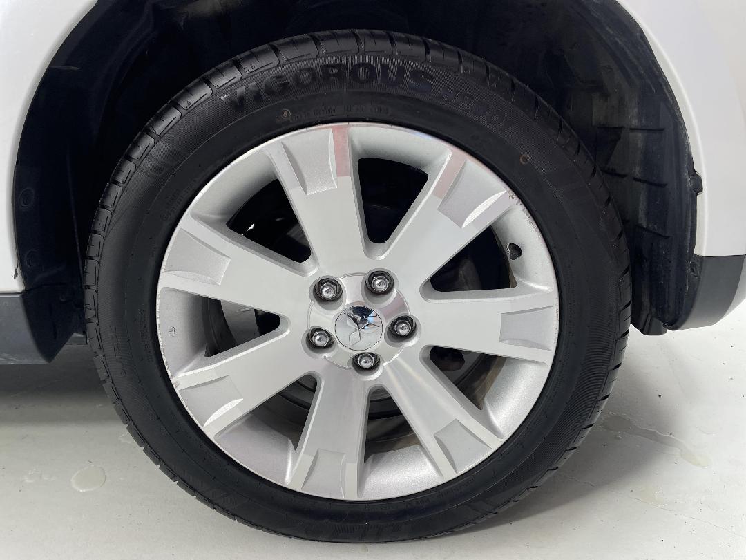 Photo '9' of Mitsubishi Outlander