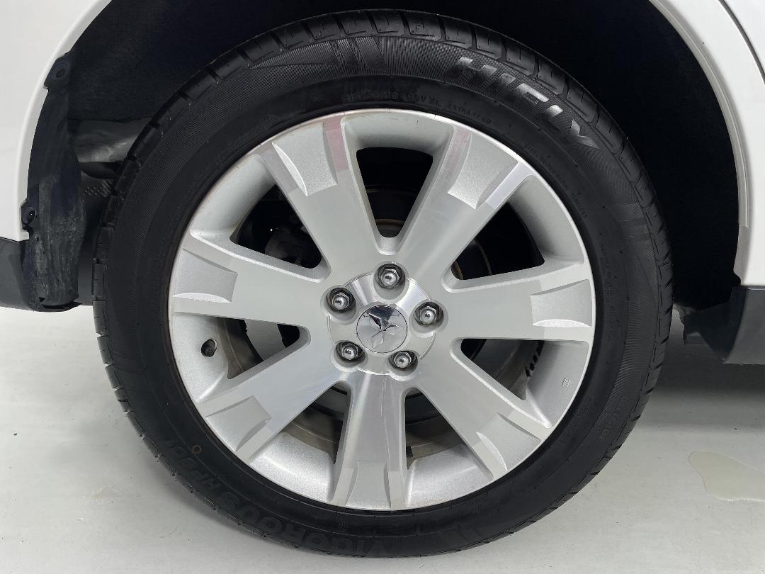 Photo '12' of Mitsubishi Outlander