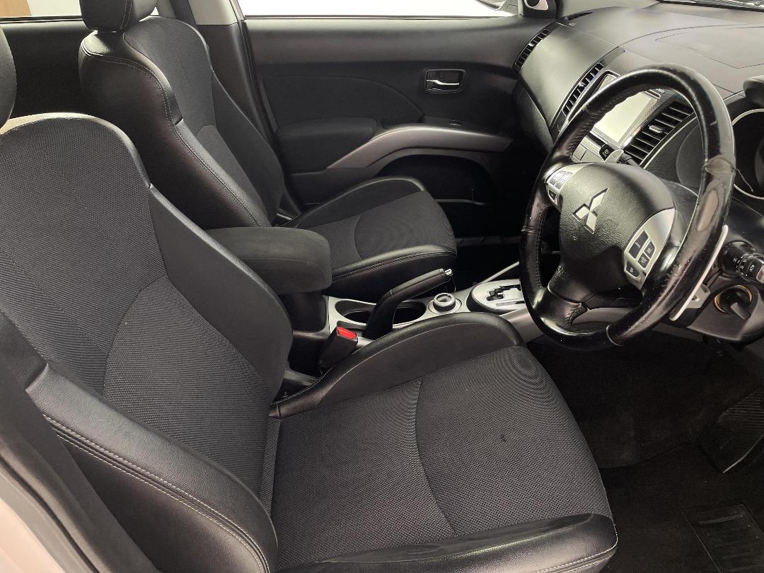 Photo '16' of Mitsubishi Outlander