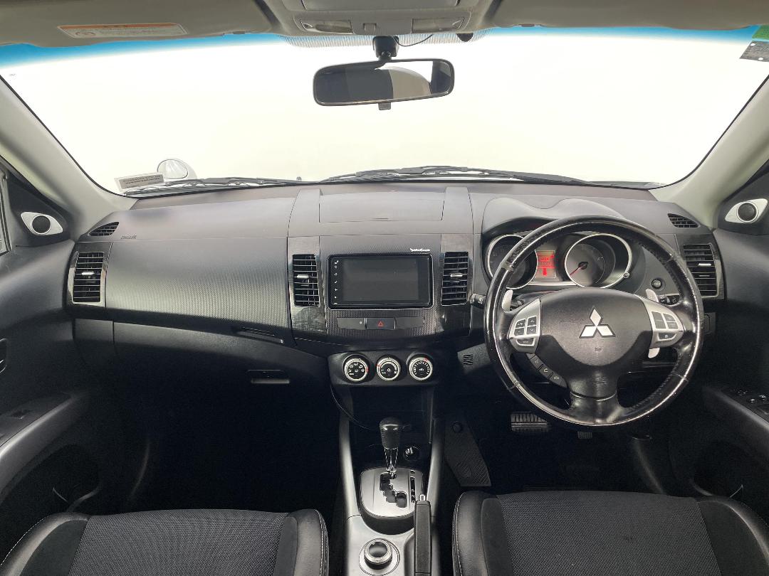 Photo '17' of Mitsubishi Outlander