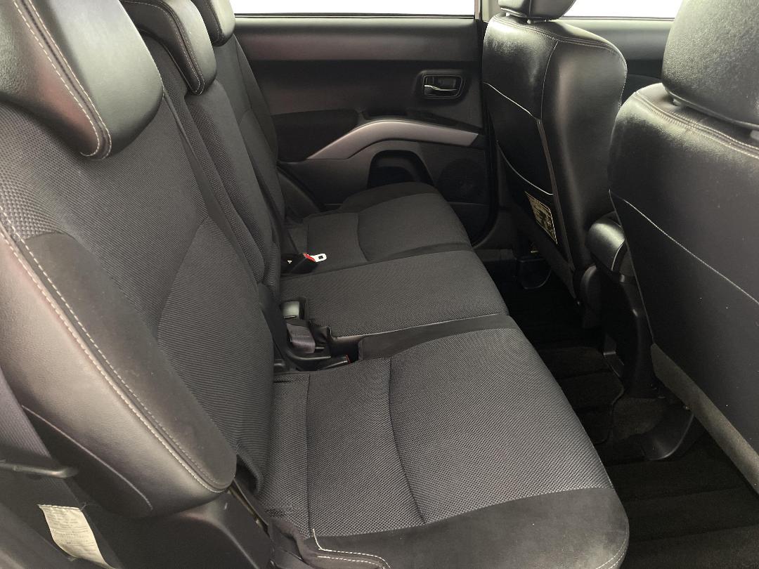 Photo '20' of Mitsubishi Outlander