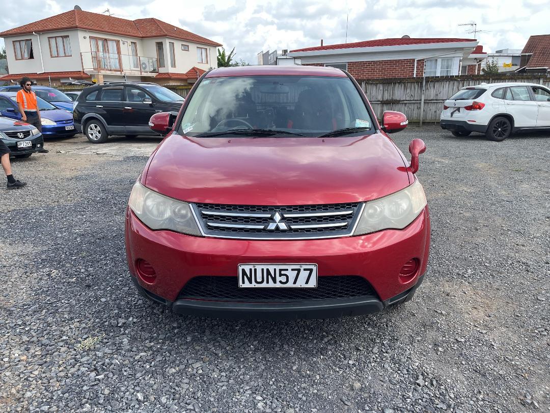 Photo '2' of Mitsubishi Outlander