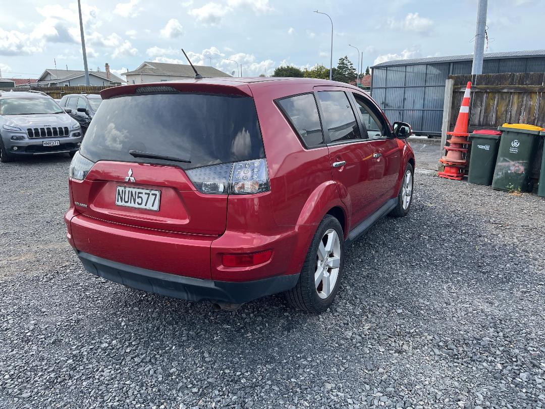 Photo '6' of Mitsubishi Outlander