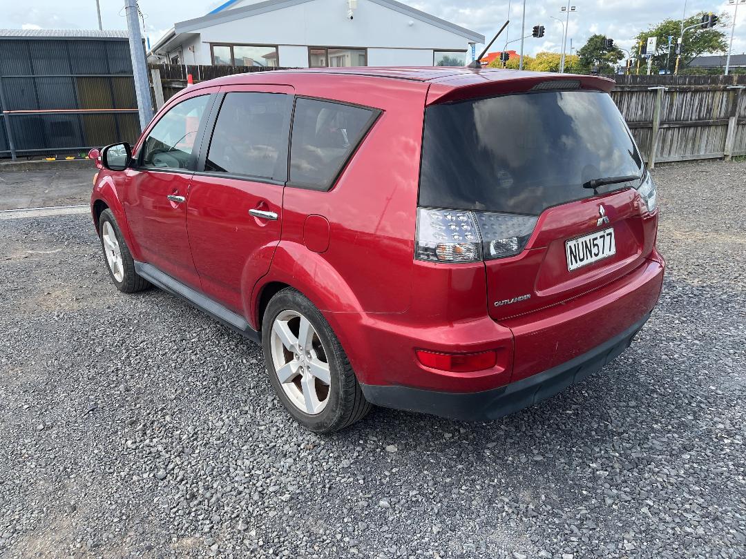 Photo '4' of Mitsubishi Outlander