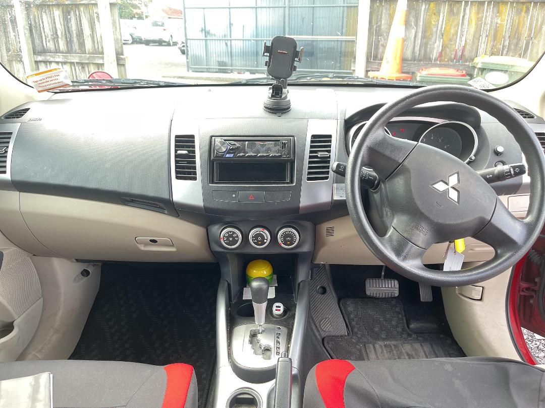 Photo '15' of Mitsubishi Outlander