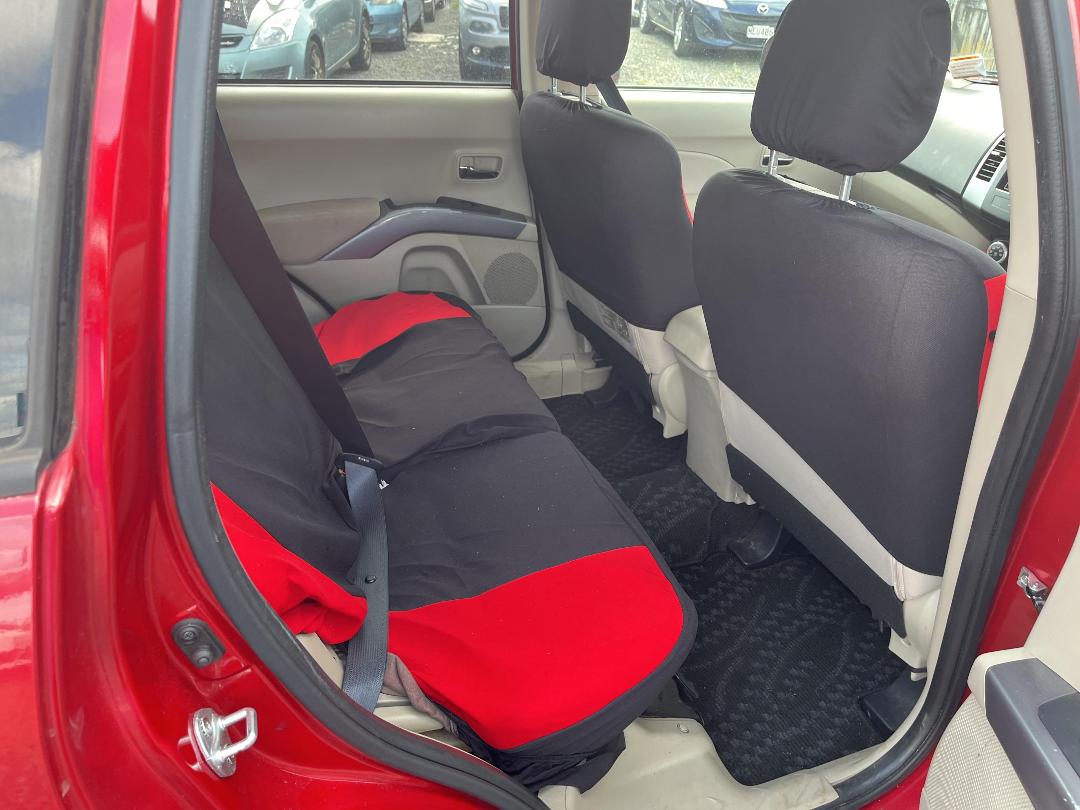 Photo '18' of Mitsubishi Outlander