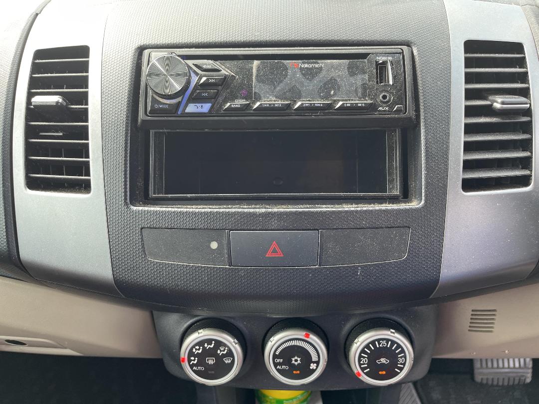 Photo '22' of Mitsubishi Outlander