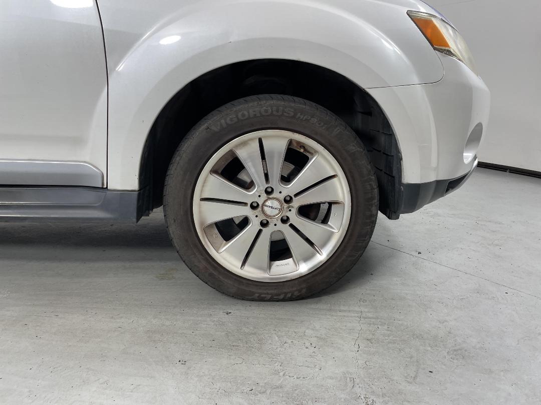 Photo '9' of Mitsubishi Outlander