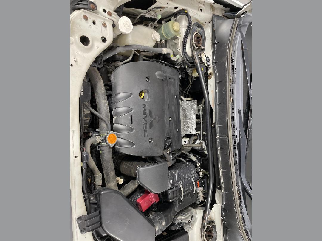 Photo '13' of Mitsubishi Outlander